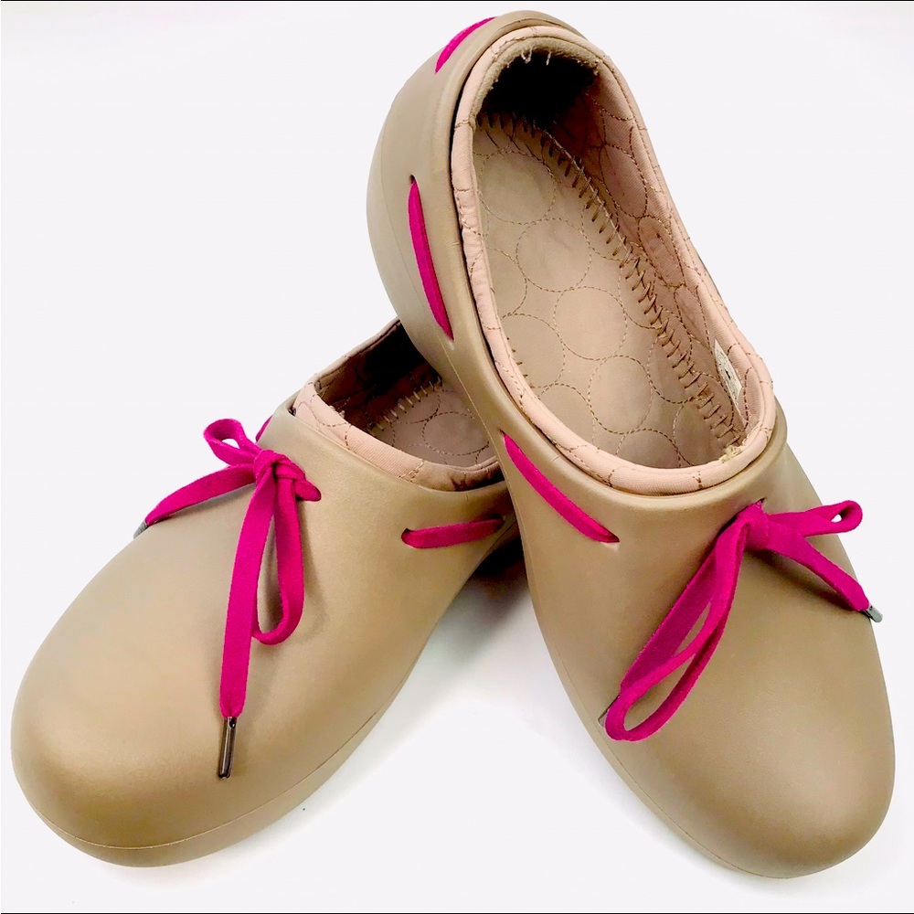 Crocs Women’s Active Casual Slip-On Shoes Tan/Taupe with Pink Laces Size 8  EUC
